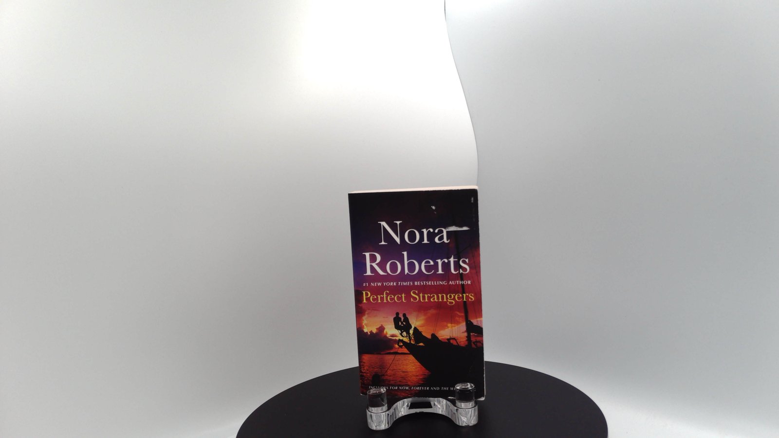 Nora Roberts - Perfect Strangers A 2-in-1 Collection Use... - SEE DESCRIPTION